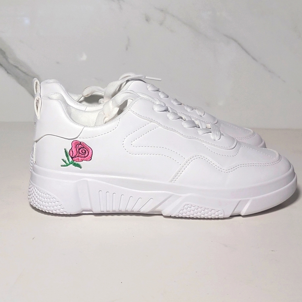 Women's white sneakers with embroidered Rose detail Size 8 -- NIB